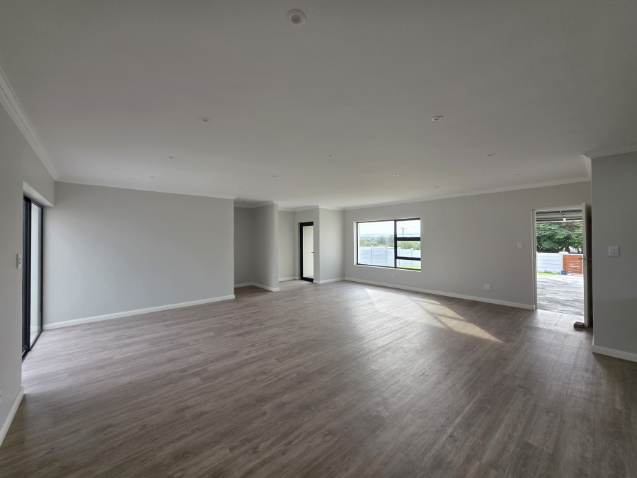 3 Bedroom Property for Sale in Paradise Beach Eastern Cape